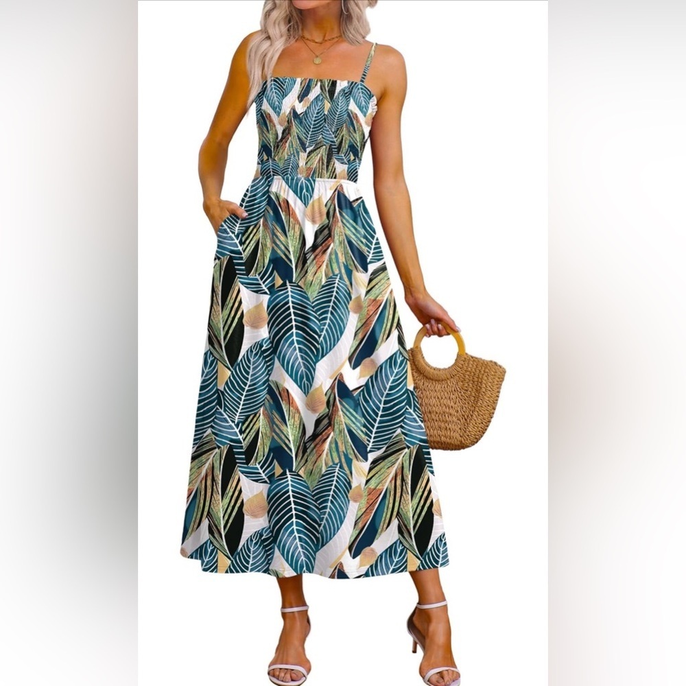 🆕Spaghetti Strap Maxi Dresses Smocked with Pockets